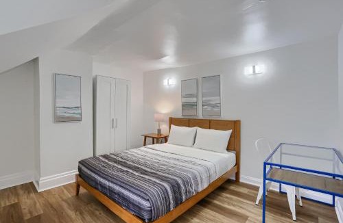 Pittsburgh House | Pittsburgh Troy Hill 2C Modern Private Bedroom with Shared Bathroom
