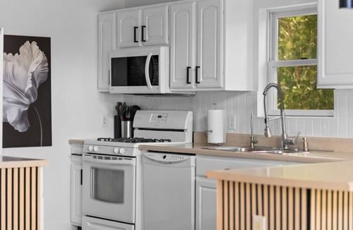 Honor House | Platte River Sauna, Hot Tub & Kayaks, Near Dunes