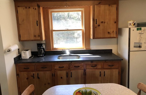 East Orleans House | Pleasant Orleans cottage with quick access to ocean side & bay side beaches.