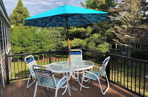East Orleans House | Pleasant Orleans cottage with quick access to ocean side & bay side beaches.