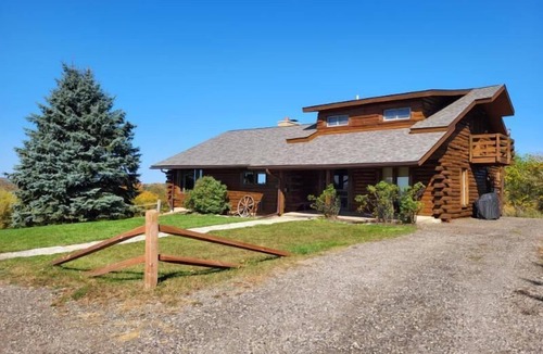 Mauston House | Pleasant View Log Haus