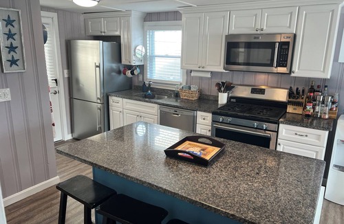 Hampton Cottage | Plum Place - Dog Friendly, Steps from the beach