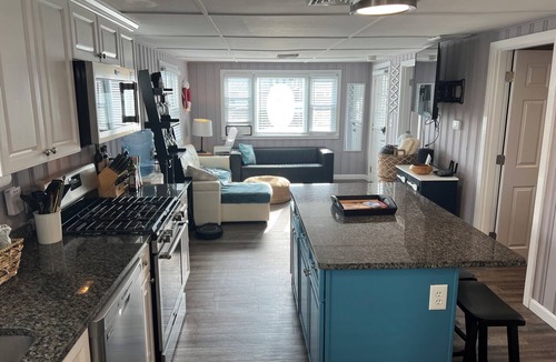 Hampton Cottage | Plum Place - Dog Friendly, Steps from the beach