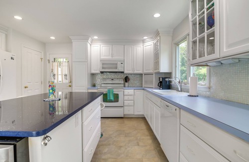 West Wareham House | Plymouth Getaway w/Private Lake Beach + Kayaks!