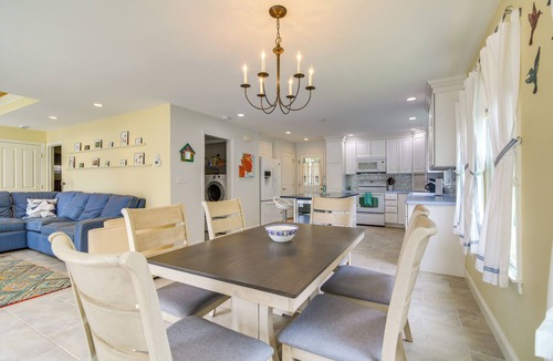 West Wareham House | Plymouth Getaway w/Private Lake Beach + Kayaks!
