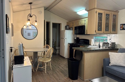 South Casco Cottage | Point Sebago 3 BR, 1.5 bath Maine lake cottage near beach on Purple Rd