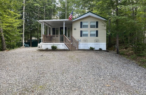 South Casco Cottage | Point Sebago 3 BR, 1.5 bath Maine lake cottage near beach on Purple Rd