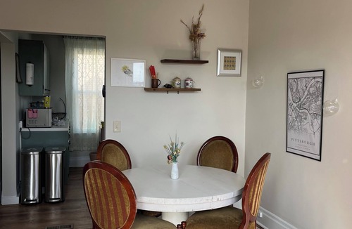 Brookline Apartment | Pollinator’s Paradise - cozy 2BR; sleeps 7; park free!