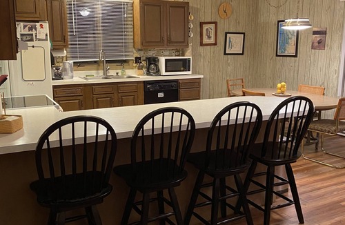 Central Lake Cottage | Polski Cottages on Intermediate Lake
