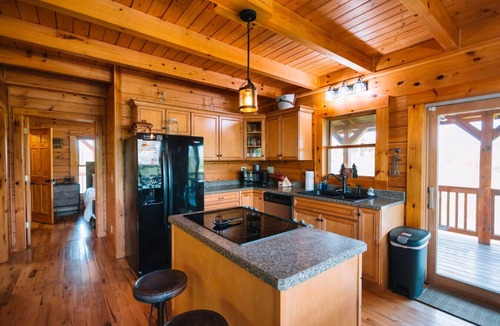 Primrose Cabin | Pond Paradise | Hot Tub | Sleeps 7 | Pet Friendly