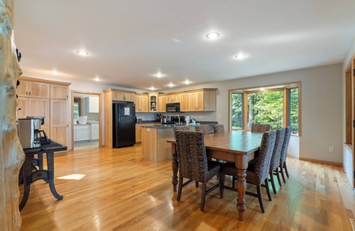 Crosslake Cabin | Pontoon| Game Room| Hot Tub| Built in Theatre