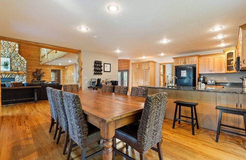 Crosslake Cabin | Pontoon| Game Room| Hot Tub| Built in Theatre