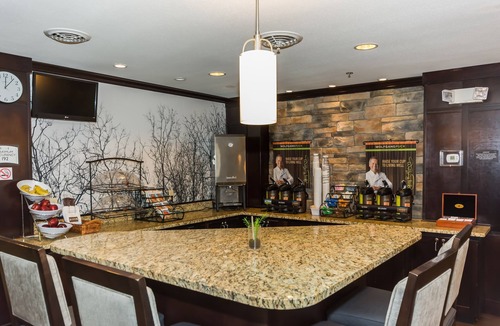 Grand Forks Apartment | Pool and Hot Tub. Near University of North Dakota