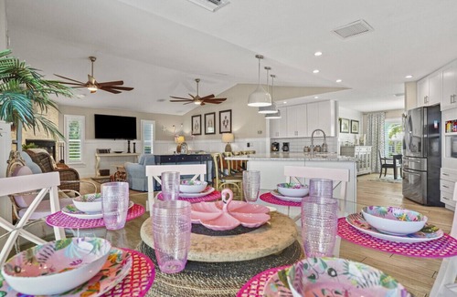 Cape Coral House | Pool, Spa, Sunsets, Kayaks, Bikes, Fishing gear