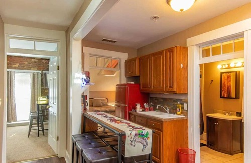 Butchertown Apartment | Pool Table|King Bed|Sleeps 16|Great Location Loft!