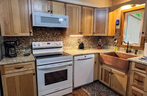 Bartlett House | Pool Trails Onsite 4BR Sleeps 8