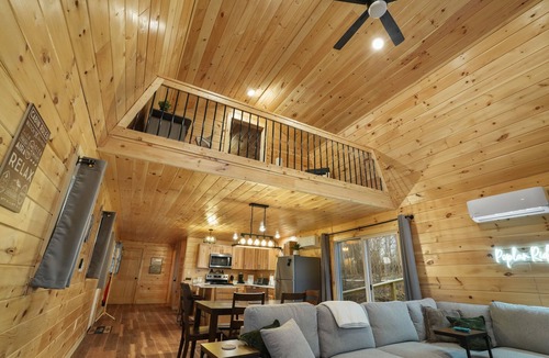McArthur Cabin | Poplar Ridge | Hocking Hills, Sleeps 7, Hot Tub