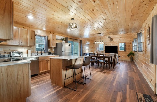 McArthur Cabin | Poplar Ridge | Hocking Hills, Sleeps 7, Hot Tub