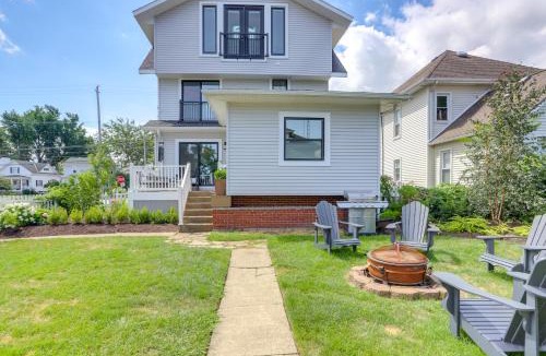 Port Clinton House | Port Clinton Home w/Lake View - Walk to Beach!