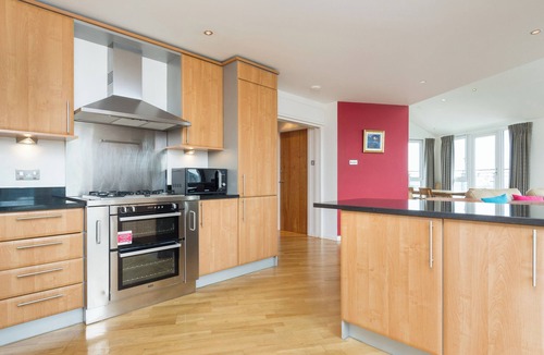 Newhaven Apartment | Portland Gardens [403] is a Modern 3 bedroom penthouse apartment in vibrant Leith