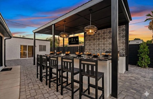 Cox Heights House | POSH Scottsdale -Large Group HQ- Heated Pool, Hot Tub, Outdoor Bar & Jazz Lounge