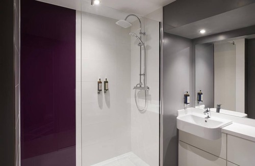Longcroft Hotel | Premier Inn Edinburgh Park - Airport
