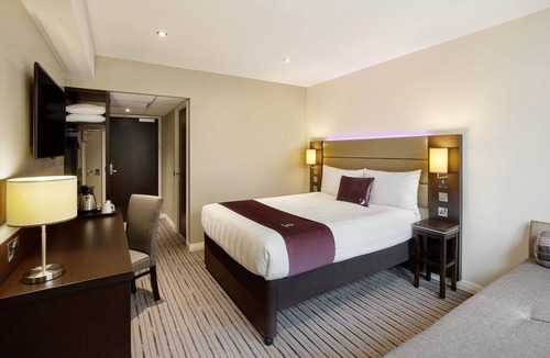 Longcroft Hotel | Premier Inn Edinburgh Park - Airport