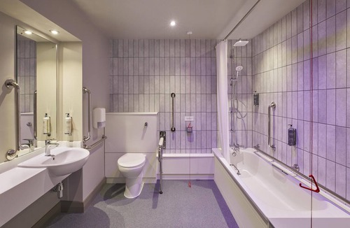 Elgin Hotel | Premier Inn Elgin