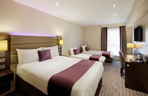 Glasgow Hotel | Premier Inn Glasgow Braehead