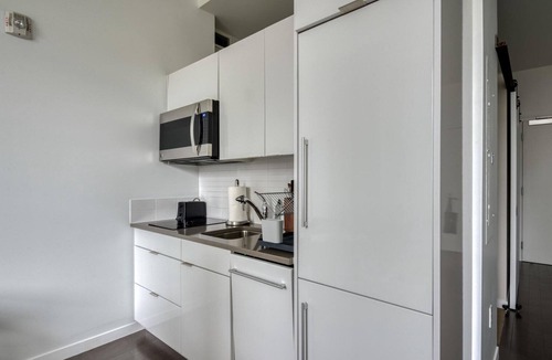 Boston Financial District Apartment | Premium Downtown Studio w/Gym & W/D, nr Waterfront, by Blueground