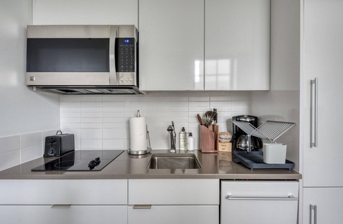 Boston Financial District Apartment | Premium Downtown Studio w/Gym & W/D, nr Waterfront, by Blueground