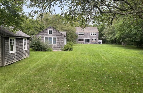 West Tisbury House | PRIME FERRY TICKETS AVAILABLE! CHARMING MUSIC ST HOME WITH PRIVATE BEACH ACCESS!