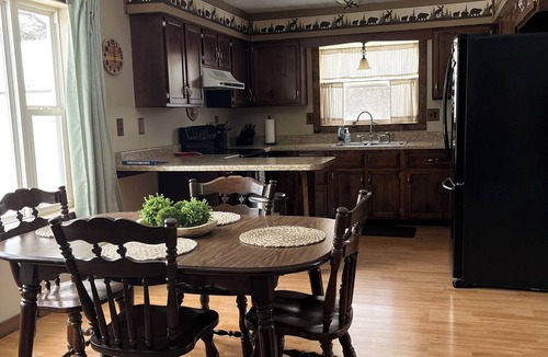 Hayward House | Prime Hayward location - 3BR - Near It All