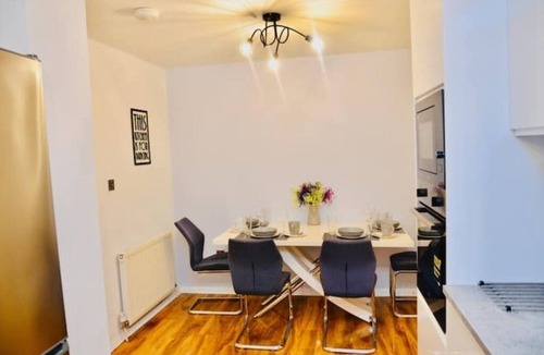 Newcastle-upon-Tyne House | Prime House - near Newcastle City Centre & Stadium