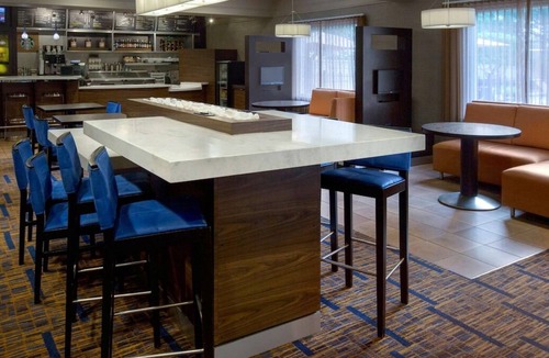 Woburn House | Prime Location! 4 Sleek Units, Parking, Pets Allowed, Close to Burlington Mall!