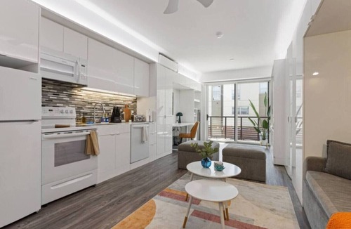 Cleveland Apartment | Prime Location | Downtown & Museums Nearby