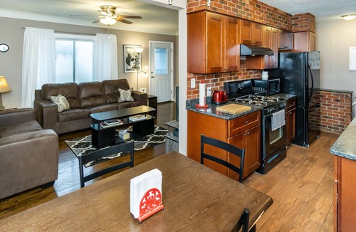 St. Paul House | ★Prime Location ★Game Rm ★Fenced backyard ★Full crib