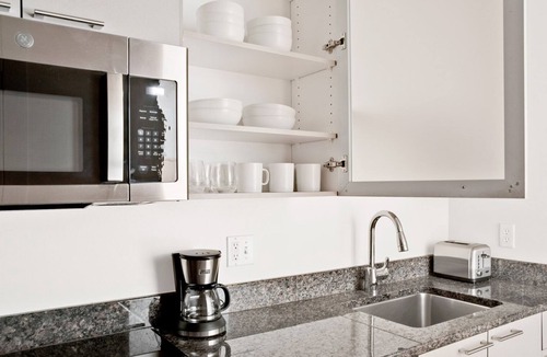 West End Apartment | Prime North Station 1BR w/Gym + Roofdeck, near TD Garden by Blueground