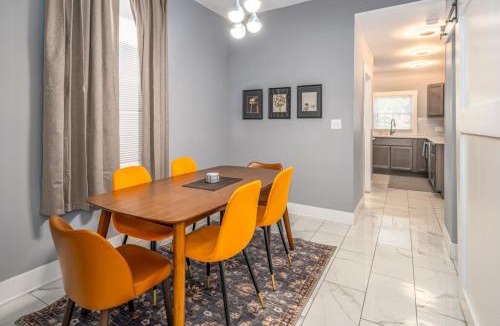 Walnut Hills Apartment | Prime Walnut Hills, 5min to UC, Lux King Beds, Sleep 6ppl, Smart TVs
