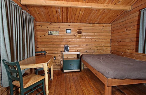 Centre Hall Cabin | Primitive Cabin PC2