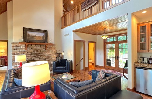 Annandale House | Pristine Lake Sylvia Getaway w/accomidations perfect for large or small groups!