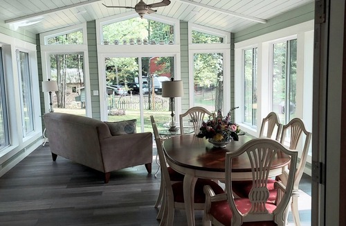 Mayfield Apartment | Privacy in the Woods