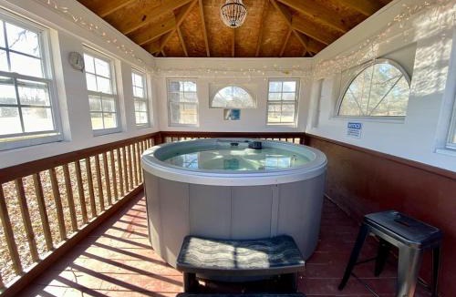Marrowbone House | Private 1.35-Acre Estate | Hot Tub, Pool Hall & Courts | Sleeps 11