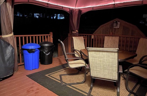 South Casco Cottage | Private 2-bedroom cottage on Purple Road in Point Sebago Resort