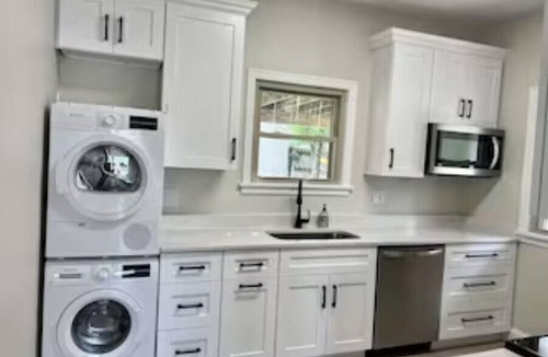 Historic Southwest Apartment | Private 2BR Entire Main Floor Unit Step to Mayo Clinic 518A