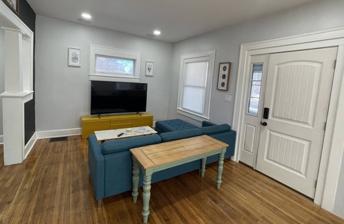 Near Eastside House | Private 3 bedroom 2 baths house 10 montes to Mass Ave