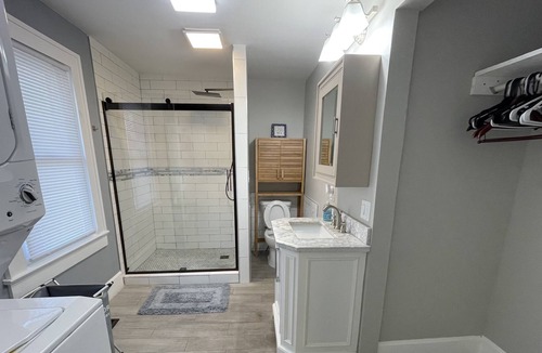 Near Eastside House | Private 3 bedroom 2 baths house 10 montes to Mass Ave