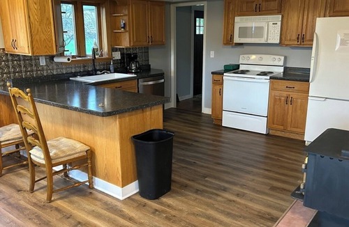 Marshland House | Private 5-bedroom farmhouse with AC in Rural Houston