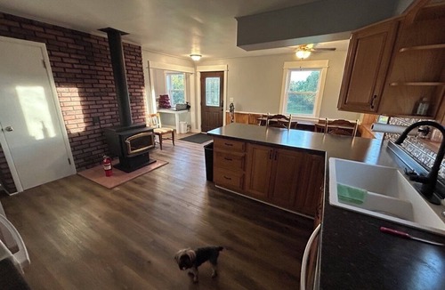 Marshland House | Private 5-bedroom farmhouse with AC in Rural Houston