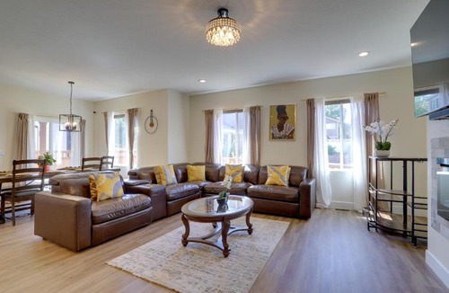 Brighton House | Private Backyard & Patio! Family Home in Brighton